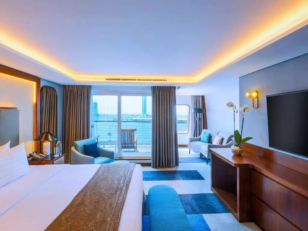 Queen Elizabeth 2 Hotel
